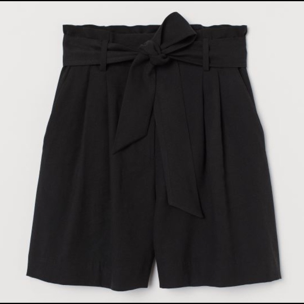 H&M  Black Bowtie Shorts - Picture 2 of 5